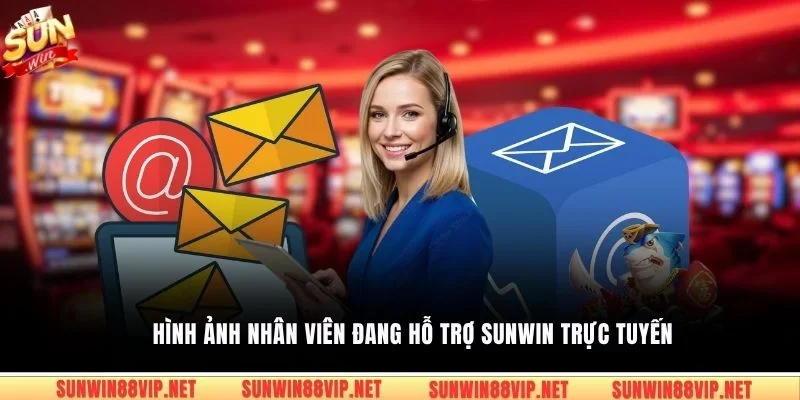 Hình ảnh nhân viên đang hỗ trợ Sunwin trực tuyến